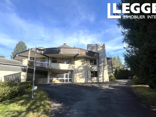 Magnifique domaine de vacances à vendre au coeur de la haute Corrèze sur 15 hect de verdure et de forêts