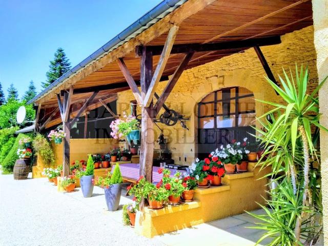 Magnifique ensemble immobilier comprenant une maison 520m² Villefranche du Périgord