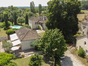 Magnifique ensemble quercynois avec deux maisons, grange, pi. 278m² Montcuq