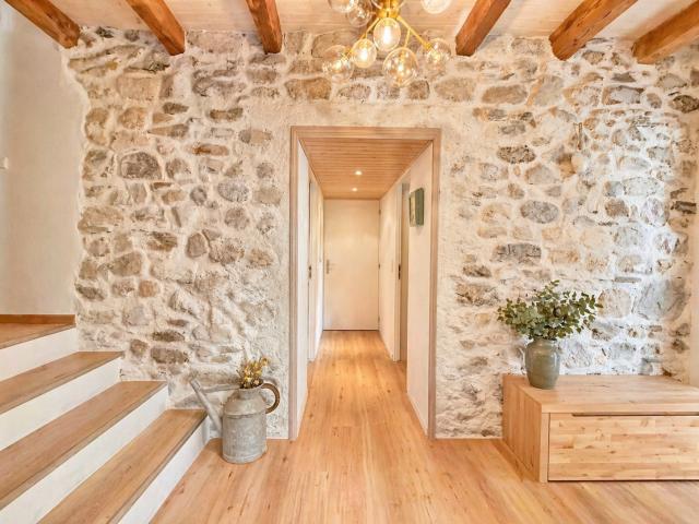 MAGNIFIQUE FERME AUTHENTIQUE AU COEUR DU VILLAGE DE FAUCIGNY AVEC GRAND TERRAIN