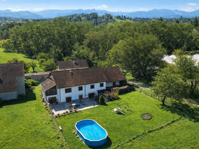MAGNIFIQUE FERME RENOVEE SUR LA COMMUNE D'ARTHAZ PONT NOTRE DAME DE 275M2