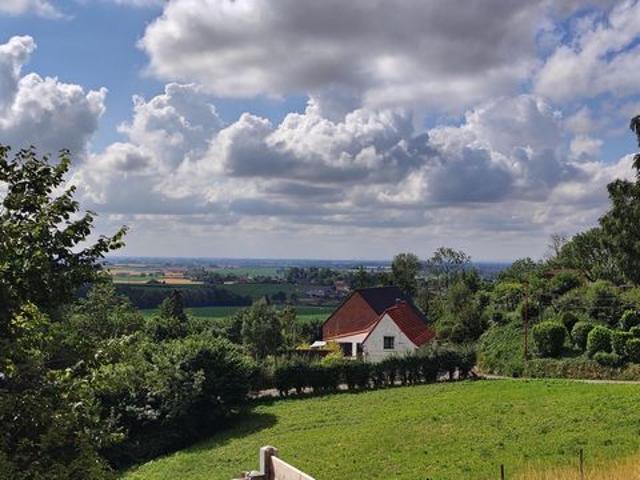 Magnifique flamande rénovée, 160 m², 4/5 chambres, terrasse avec vue dégagée, parking, jardin clos