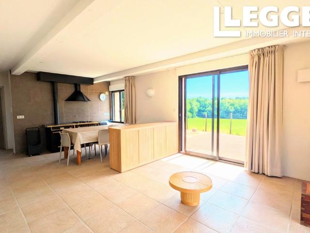 Magnifique grange rénovée avec piscine et vue panoramique sur la campagne à Coussac Bonneval