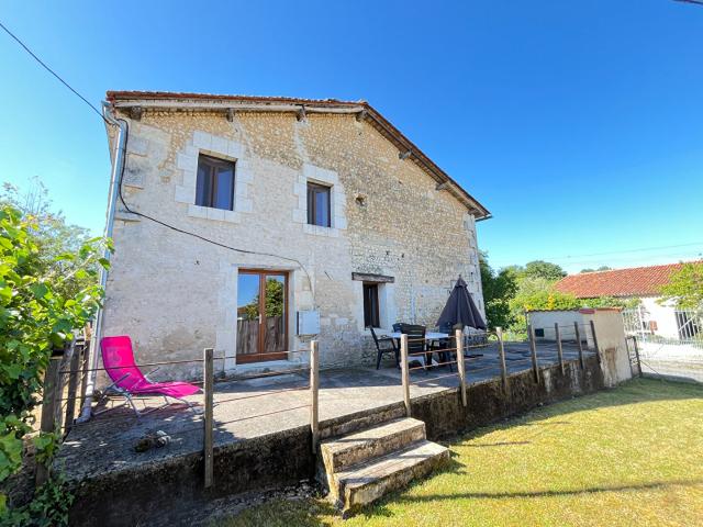 Magnifique grange rénovée de 230 m2 avec 3 chambres et 3 salles d'eau