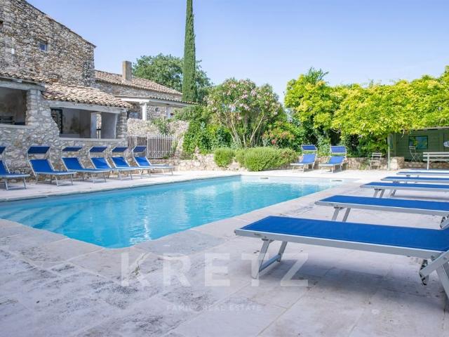 Magnifique hameau Provençal restauré avec piscine 785m² Valaurie