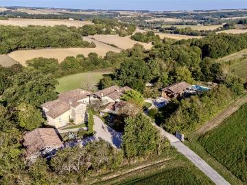 Magnifique hameau sur 7 hectares de terrain 624m² Saint Clar