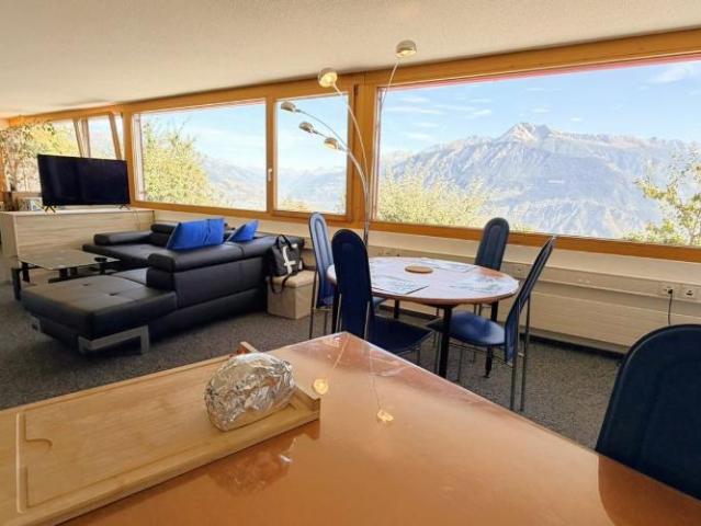 MAGNIFIQUE LOFT DE 2.5 PIÈCES TRÈS SPACIEUX ET TRÈS LUMINEUX SUPERBE VUE LIEU CALME BIEN SITUÉ