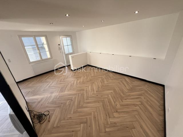 Magnifique longère briarde en L, offrant 153m2 de charme/volume et robustesse + terrasse privative = vrai coup de coeur !