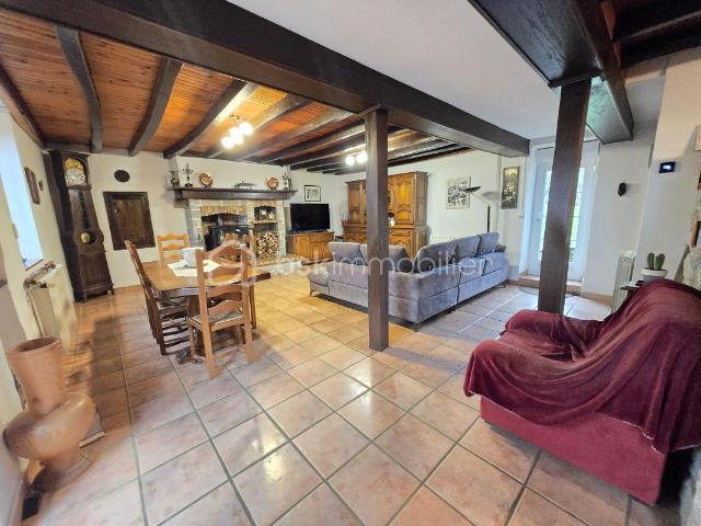 Magnifique longère de 131m² et ses dépendances à Saint Benin d'Azy