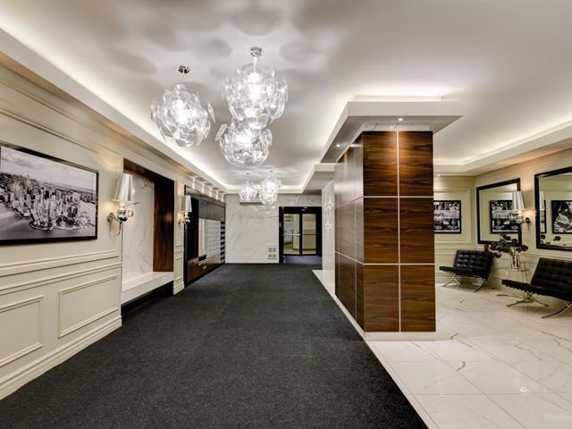 Magnifique Penthouse 2 ch. meublé – Vue Montréal – Métro – Piscine – 1200 pi²