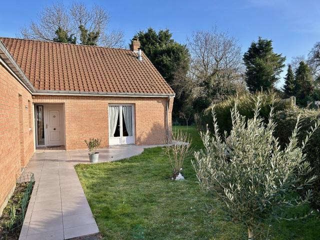 Magnifique plain pied sans vis à vis avec vue sur champ et château