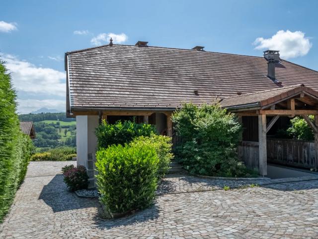 A vendre Arbusigny 74930 magnifique ferme rénovée avec vue sur les Aravis
