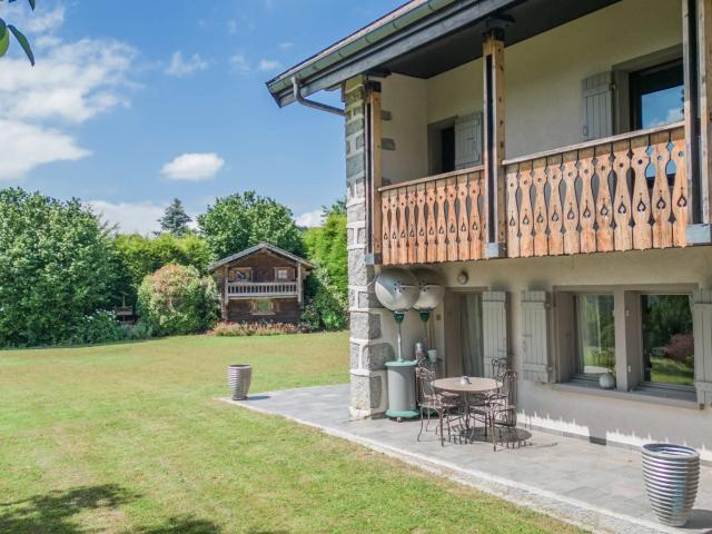 ARBUSIGNY 74930 – MAGNIFIQUE FERME RÉNOVÉE DE 670 M² – VUE PANORAMIQUE SUR LES ARAVIS – MAZOT – SPA