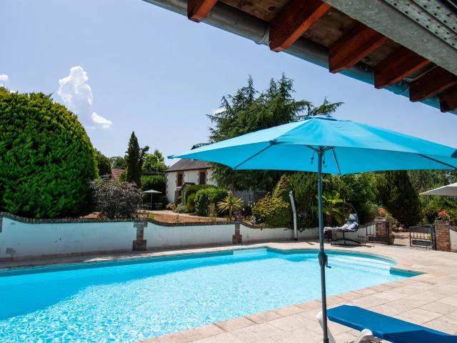 Magnifique propriété à la campagne offrant des opportunités. 407m² Saint Dizier les Domaines