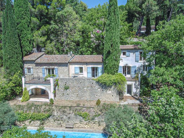 Magnifique propriété à rénover avec piscine à Ménerbes au coeur du Luberon