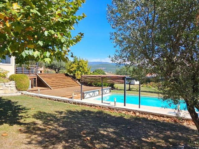 Magnifique propriété avec vue panoramique et terrains constr. 146m² Banon