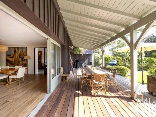 SPENDIDE VILLA AU COEUR DU VILLAGE