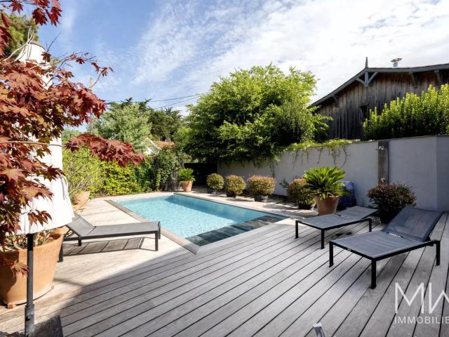 SPENDIDE VILLA AU COEUR DU VILLAGE