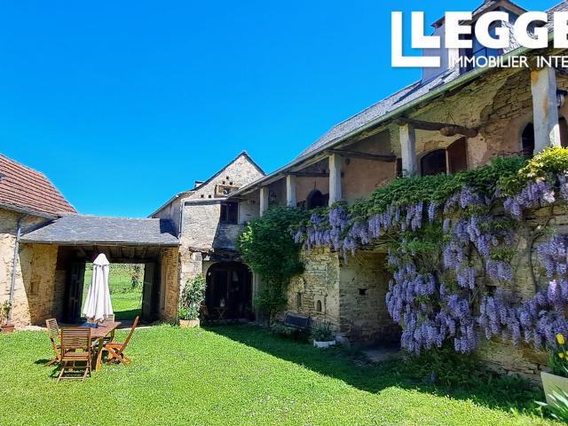 Magnifique propriété comprenant quatre cottages indépendants et une piscine