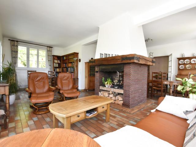 Magnifique propriété construite sur 6135m2 de terrain