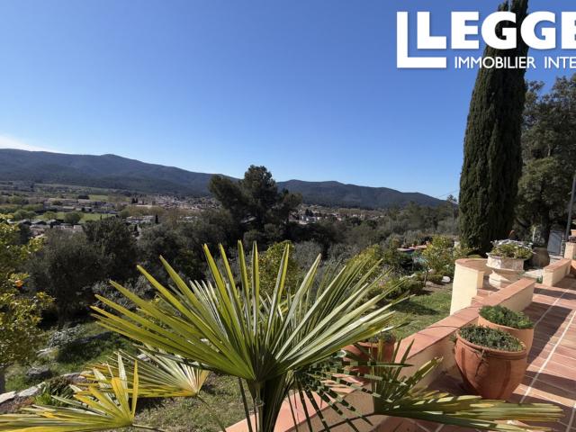 Magnifique propriété de 5 chambres en Provence avec une vue imprenable, piscine, garage et terrain de 11,400m²