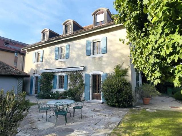 Magnifique propriété de 6,5 pièces dans un corps de ferme avec grand jardin privatif