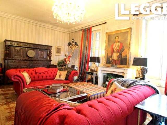 Magnifique propriété de 14 pièces située en plein cœur de Confolens, nécessitant quelques travaux de modernisa