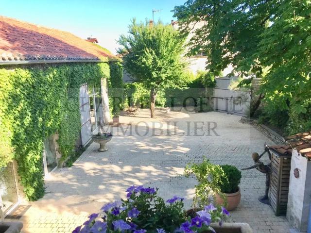 Magnifique propriété de caractère comprenant 2 maisons, pisc. 639m² Mercuès