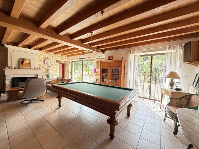 Magnifique propriété de caractère avec seconde maison, grang. 211m² Nanteuil en Vallée
