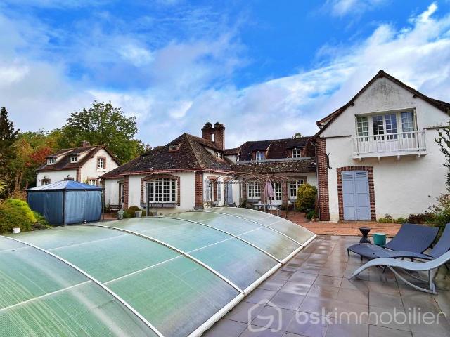 Magnifique propriété de charme du milieu XIXème, offrant 3 maisons pour une surface habitable de 487m2 au total