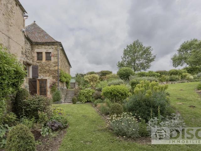 Magnifique propriété en bordure du village de Najac, offrant. 193m² Najac