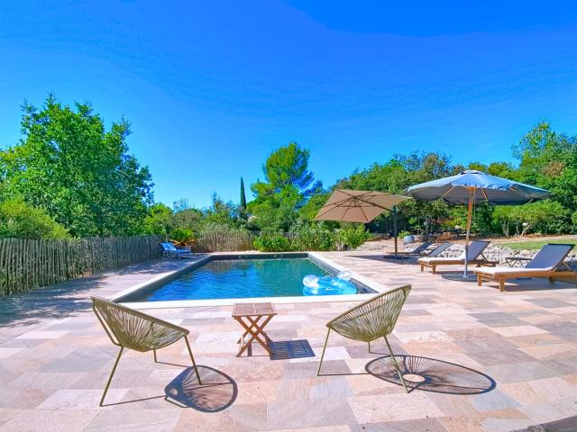 Magnifique propriété en parfait état, au calme à 15 mn de Co. 170m² Correns