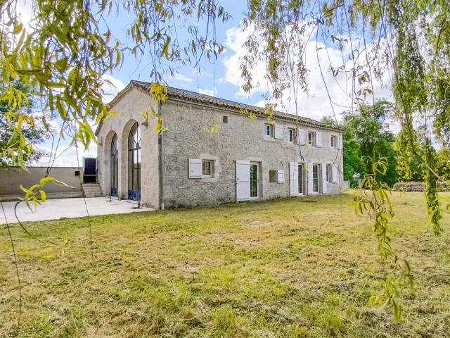 Magnifique propriété en pierre avec une superbe grange rénov. 200m² Castelsagrat
