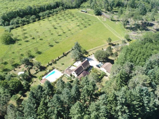 Magnifique Propriété en Pierre avec Étang, Piscine et 8 Hect. 200m² Marminiac