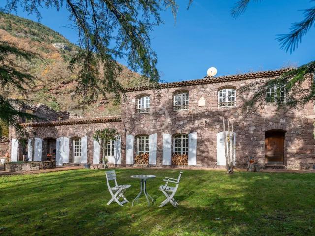 Magnifique propriété en pleine nature 162m² Puget Théniers