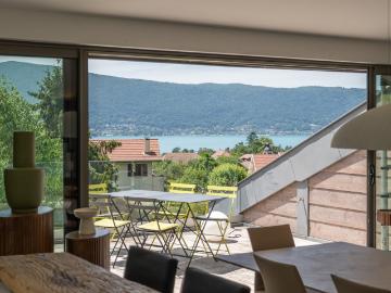 Magnifique propriété entièrement rénovée avec vue lac, montagnes et château