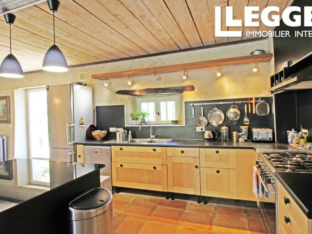 Magnifique propriété rénovée avec piscine, dépendance et vue dégagée sur la campagne