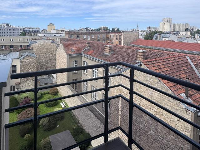 Magnifique studio climatisé avec balcon et vue Tour Eiffel