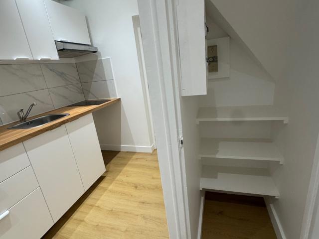 Magnifique STUDIO REFAIT A NEUF RUE DE BERRI