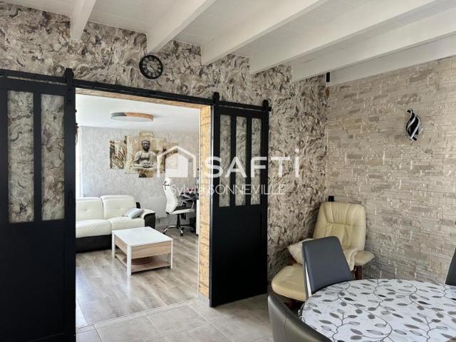 Magnifique semi plain pied avec piscine