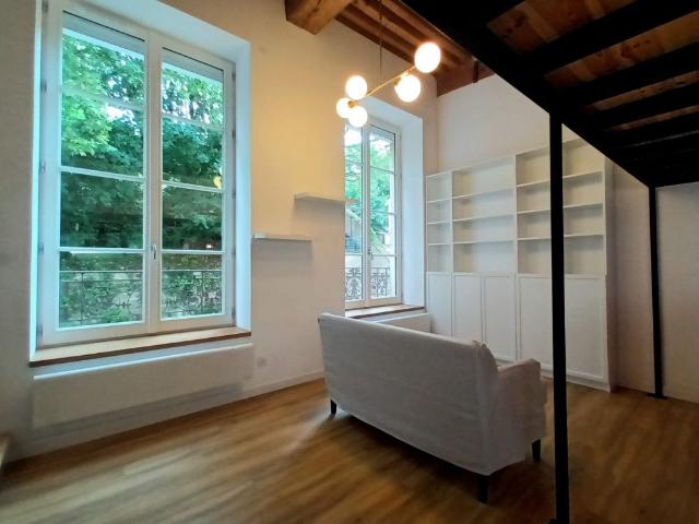 Magnifique T1 Duplex meublé Croix Rousse