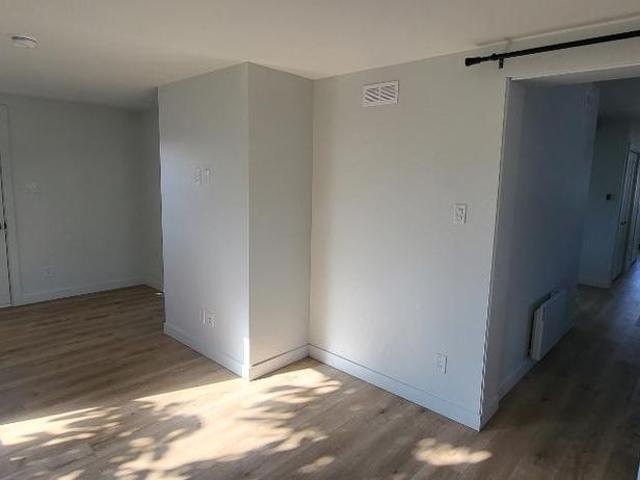 Magnifique très grand 5 1/2 possibilité 4 chambres style condo rénové très bien situé Lévis
