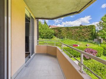 Magnifique triplex avec jardin privatif, environnement calme *RESERVE