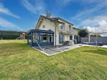 Magnifique villa mitoyenne avec vue lac à louer meublée ou non meublée Comptoir Immobilier