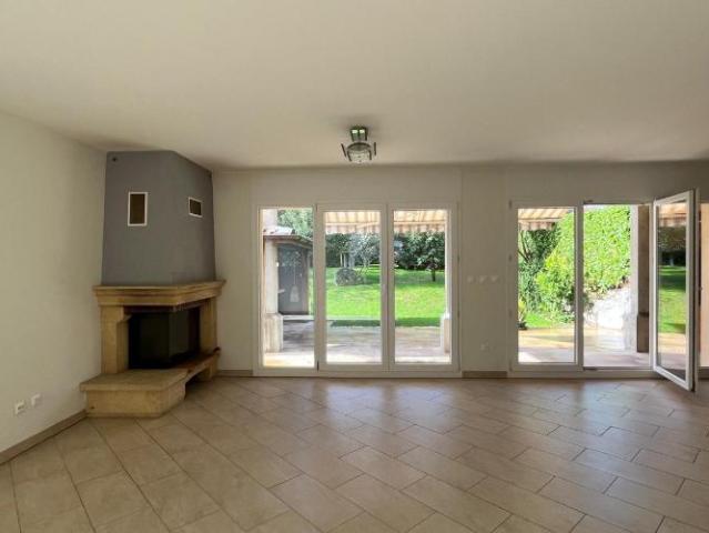Magnifique villa mitoyenne de 7 pièces en plein cœur du vieux Vernier