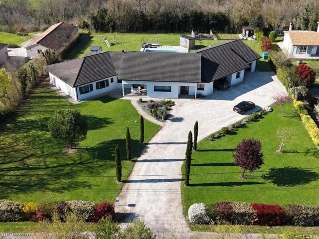 Magnifique Villa Avec 5 Chambres et Piscine Entre Ruffec & 257m² Ruffec