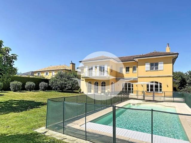 Magnifique villa avec piscine chauffée et jardin clôturé