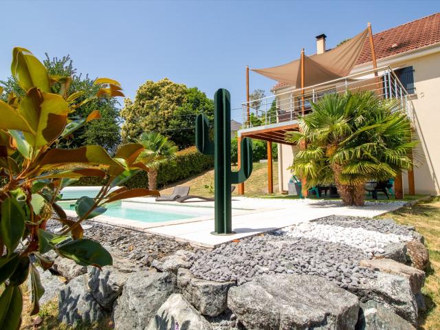 Magnifique villa avec piscine et jardin d'exception aux port. 128m² Sainte Feyre