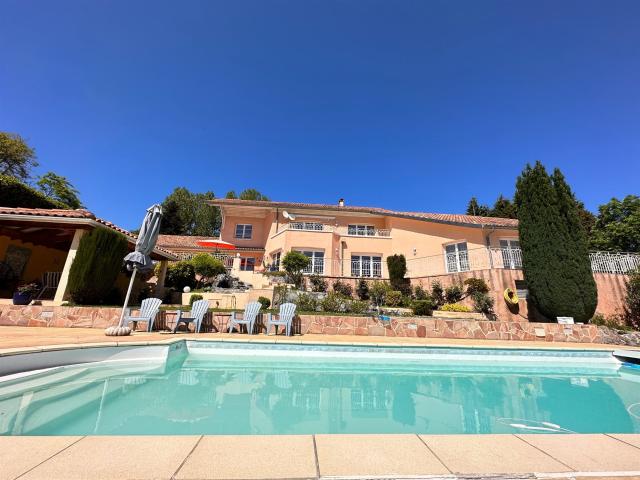 Magnifique villa, avec une vue à couper le souffle. 300m² Lourdes