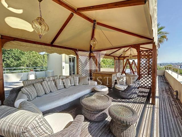 MAGNIFIQUE VILLA AVEC VUE MER PROCHE DES PLAGES